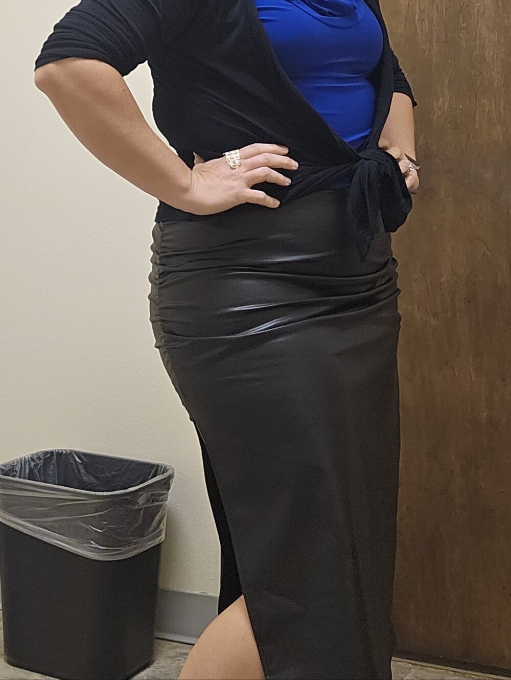 Halara Black High Waisted Tummy Control Ruched Curve Hem Skirt - Picture 13 of 13